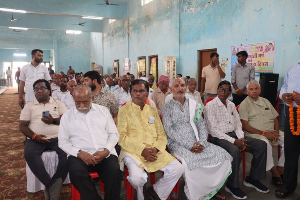 सम्मान का गौरवशाली दिन- शक्ति में हुआ बुजुर्ग जनों का सम्मान, सम्मान से अभिभूत बुजुर्ग जनों के चेहरे पर दिखी खुशी की झलक, समाज कल्याण विभाग ने किया था आयोजन, सांसद, नगर पालिका अध्यक्ष सहित अन्य अतिथि रहे मौजूद, सेवानिवृत्त ब्लॉक मेडिकल ऑफिसर डॉक्टर डी डी मिश्रा भी हुए सम्मानित सम्मान का गौरवशाली दिन- शक्ति में हुआ बुजुर्ग जनों का सम्मान, सम्मान से अभिभूत बुजुर्ग जनों के चेहरे पर दिखी खुशी की झलक, समाज कल्याण विभाग ने किया था आयोजन, सांसद, नगर पालिका अध्यक्ष सहित अन्य अतिथि रहे मौजूद, सेवानिवृत्त ब्लॉक मेडिकल ऑफिसर डॉक्टर डी डी मिश्रा भी हुए सम्मानित kshititech