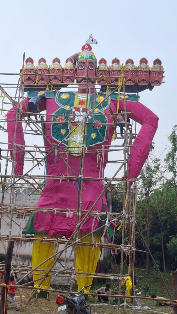 आजादी के पूर्व से ही किया जा रहा है खरसिया में दशहरा का आयोजन,मूला बुला मेला के द्वारा स्थापित परम्परा को निभा रहे नगरवासी,विराट आयोजन के लिए प्रदेश में प्रसिद्ध है खरसिया का दशहरा नवरात्र महोत्सव, 3 अक्टूबर को राम राज्य गद्दी उत्सव के साथ होगा विराट हास्य कवि सम्मेलन, नगर पालिका अध्यक्ष कमल गर्ग ने किया विवेकानंद स्पोर्ट्स कंपलेक्स का भूमि पूजन आजादी के पूर्व से ही किया जा रहा है खरसिया में दशहरा का आयोजन,मूला बुला मेला के द्वारा स्थापित परम्परा को निभा रहे नगरवासी,विराट आयोजन के लिए प्रदेश में प्रसिद्ध है खरसिया का दशहरा नवरात्र महोत्सव, 3 अक्टूबर को राम राज्य गद्दी उत्सव के साथ होगा विराट हास्य कवि सम्मेलन, नगर पालिका अध्यक्ष कमल गर्ग ने किया विवेकानंद स्पोर्ट्स कंपलेक्स का भूमि पूजन kshititech