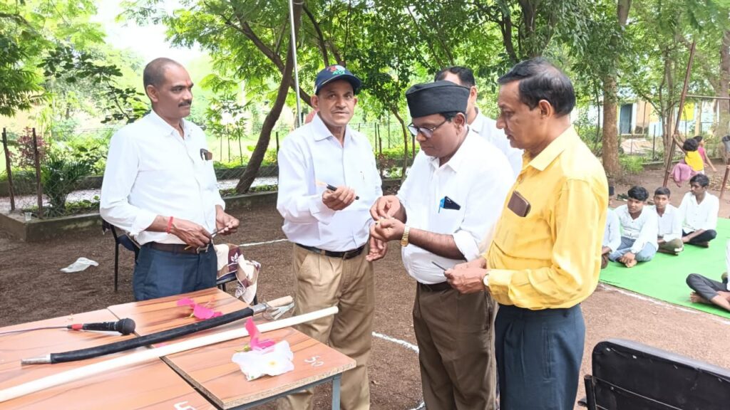 संघ शताब्दी वर्ष के उपलक्ष में टेनर मंडल में हुआ विजयादशमी उत्सव का आयोजन, संघ परिवार में दिखा उत्साह, स्वयंसेवकों ने कहा हम सबके लिए गौरवशाली है यह शताब्दी वर्ष, एक वेशभूषा, गणवेश में नजर आए संघ के स्वयंसेवक संघ शताब्दी वर्ष के उपलक्ष में टेनर मंडल में हुआ विजयादशमी उत्सव का आयोजन, संघ परिवार में दिखा उत्साह, स्वयंसेवकों ने कहा हम सबके लिए गौरवशाली है यह शताब्दी वर्ष, एक वेशभूषा, गणवेश में नजर आए संघ के स्वयंसेवक kshititech