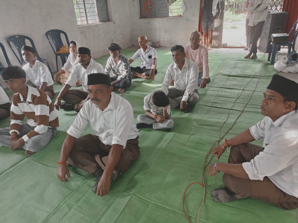 शक्ति जिले में राष्ट्रीय स्वयंसेवक संघ ने विभिन्न स्थानों पर किया विजयदशमी उत्सव का आयोजन, शस्त्र पूजा सहित भारत माता की की गई पूजा अर्चना, गांव गांव में संघ के स्वयंसेवक शताब्दी वर्ष पर कर रहे सेवा के कार्य, पूरे जिले में लग रहे भारत माता की जय के जयकारे शक्ति जिले में राष्ट्रीय स्वयंसेवक संघ ने विभिन्न स्थानों पर किया विजयदशमी उत्सव का आयोजन, शस्त्र पूजा सहित भारत माता की की गई पूजा अर्चना, गांव गांव में संघ के स्वयंसेवक शताब्दी वर्ष पर कर रहे सेवा के कार्य, पूरे जिले में लग रहे भारत माता की जय के जयकारे kshititech