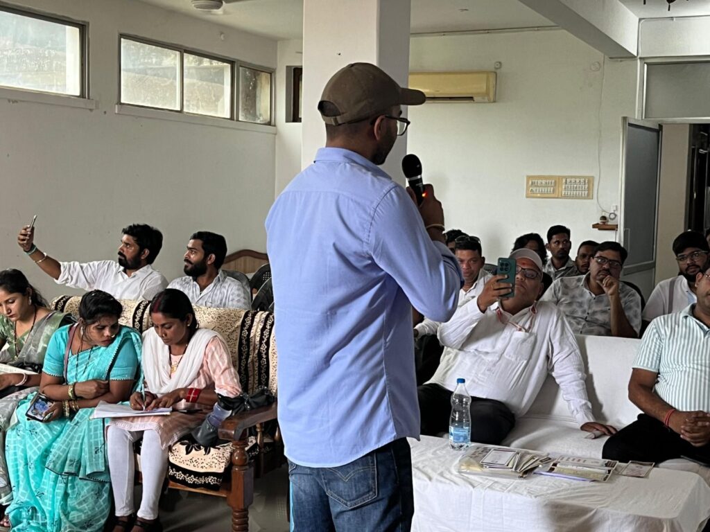 पारंपरिक कारीगरों को डिजिटल बाजार से जोड़ने जिला उद्योग एवं व्यापार केंद्र ने करीब अनुकरणीय पहल, शक्ति के गिरिराज रेन बसेरा में 6 अक्टूबर को हुई एक दिवसीय कार्यशाला, जिला महाप्रबंधक शोभेंद्र नायक सहित उपस्थित वक्ताओं ने दी जानकारी पारंपरिक कारीगरों को डिजिटल बाजार से जोड़ने जिला उद्योग एवं व्यापार केंद्र ने करीब अनुकरणीय पहल, शक्ति के गिरिराज रेन बसेरा में 6 अक्टूबर को हुई एक दिवसीय कार्यशाला, जिला महाप्रबंधक शोभेंद्र नायक सहित उपस्थित वक्ताओं ने दी जानकारी kshititech