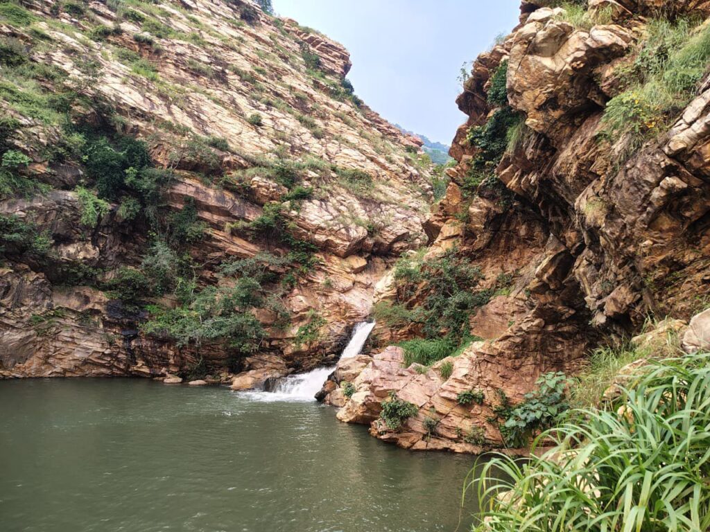 कलेक्टर तोपनो साहब के नेतृत्व में आगे बढ़ता जिला- देश के प्रसिद्ध पर्यटन स्थलों में सुमार है शक्ति जिले का दमउदहरा, दमऊधारा: प्रकृति, आस्था और इतिहास का अद्भुत संगम, प्रधानमंत्री आवास निर्माण में शक्ति जिले ने तोड़ा प्रदेश में रिकॉर्ड, सर्वाधिक तीव्र गति से बन रहे आवास, जिला उद्योग व्यापार केंद्र का कार्यशाला संपन्न, 30512 आवास बनाकर प्रदेश में तीसरे स्थान पर है शक्ति जिला कलेक्टर तोपनो साहब के नेतृत्व में आगे बढ़ता जिला- देश के प्रसिद्ध पर्यटन स्थलों में सुमार है शक्ति जिले का दमउदहरा, दमऊधारा: प्रकृति, आस्था और इतिहास का अद्भुत संगम, प्रधानमंत्री आवास निर्माण में शक्ति जिले ने तोड़ा प्रदेश में रिकॉर्ड, सर्वाधिक तीव्र गति से बन रहे आवास, जिला उद्योग व्यापार केंद्र का कार्यशाला संपन्न, 30512 आवास बनाकर प्रदेश में तीसरे स्थान पर है शक्ति जिला kshititech