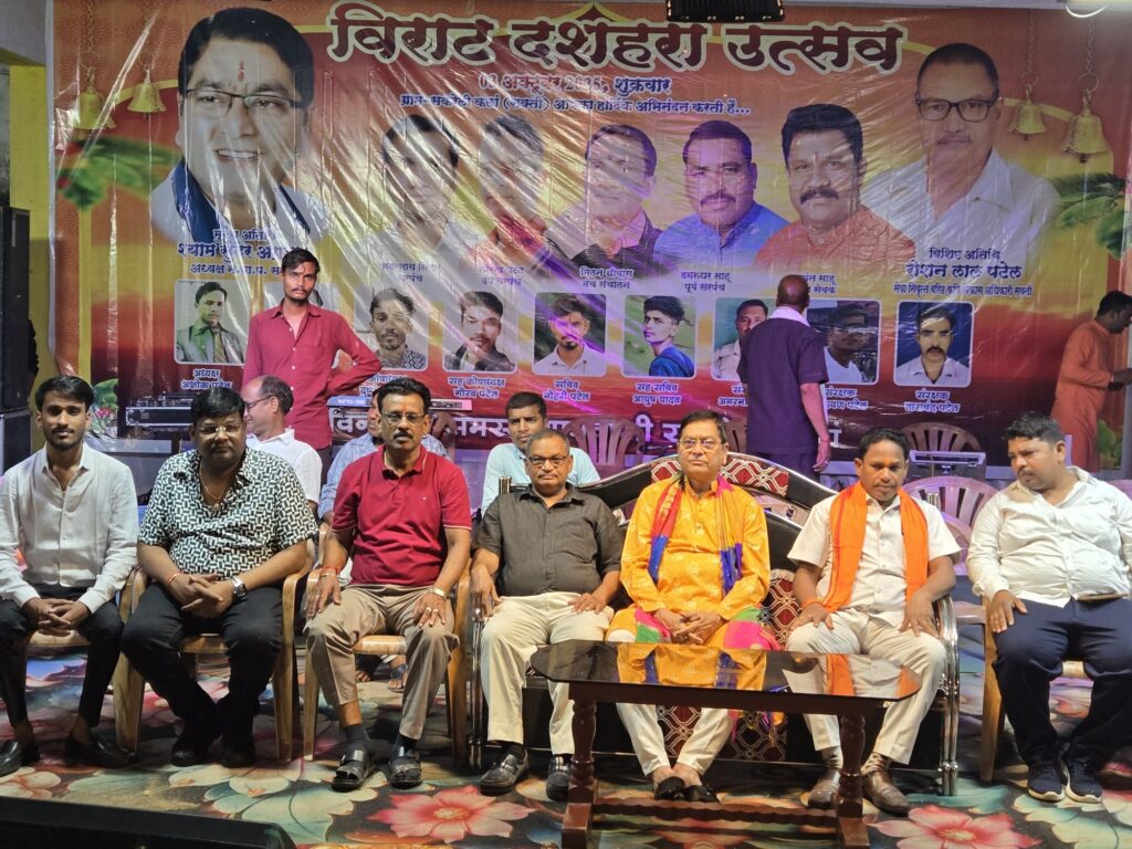 सकरेली कला के दशहरे मेले में मुख्य अतिथि के रूप में पहुंचे नगर पालिका शक्ति के अध्यक्ष श्याम सुंदर अग्रवाल ने कहा- सकरेली कला गांव पूरे प्रदेश में धार्मिक कार्यक्रमों एवं परंपरागत आयोजनों के लिए प्रसिद्ध, ग्राम वासियों ने किया अभूतपूर्व स्वागत, कृषि विभाग शक्ति के सेवानिवृत अधिकारी रोशन लाल पटेल भी रहे मौजूद सकरेली कला के दशहरे मेले में मुख्य अतिथि के रूप में पहुंचे नगर पालिका शक्ति के अध्यक्ष श्याम सुंदर अग्रवाल ने कहा- सकरेली कला गांव पूरे प्रदेश में धार्मिक कार्यक्रमों एवं परंपरागत आयोजनों के लिए प्रसिद्ध, ग्राम वासियों ने किया अभूतपूर्व स्वागत, कृषि विभाग शक्ति के सेवानिवृत अधिकारी रोशन लाल पटेल भी रहे मौजूद kshititech