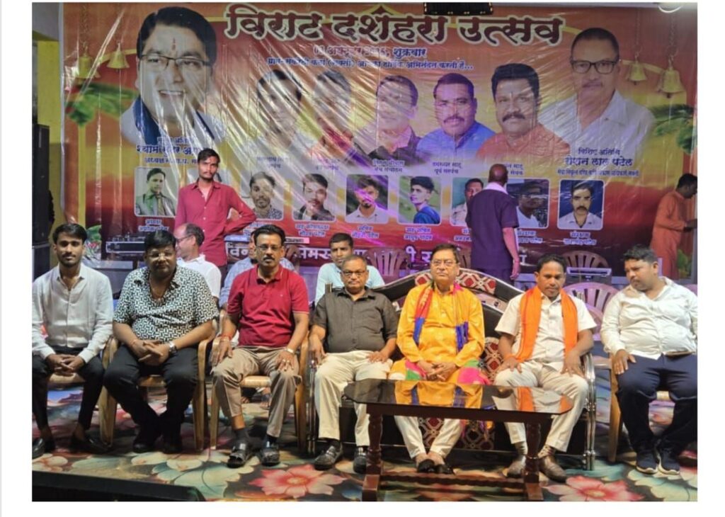 ऐतिहासिक दशहरा मेला- सकरेली कला में विराट दशहरा मेला का हुआ आयोजन,आतिशबाजी के साथ हुआ रावण के पुतले का दहन,लोक कला मंच की प्रस्तुति पर दर्शक हुए मंत्रमुग्ध, सामाजिक कार्यकर्ता रोशन पटेल ने खबर- असत्य पर सत्य की जीत का प्रतीक है दशहरा ऐतिहासिक दशहरा मेला- सकरेली कला में विराट दशहरा मेला का हुआ आयोजन,आतिशबाजी के साथ हुआ रावण के पुतले का दहन,लोक कला मंच की प्रस्तुति पर दर्शक हुए मंत्रमुग्ध, सामाजिक कार्यकर्ता रोशन पटेल ने खबर- असत्य पर सत्य की जीत का प्रतीक है दशहरा kshititech