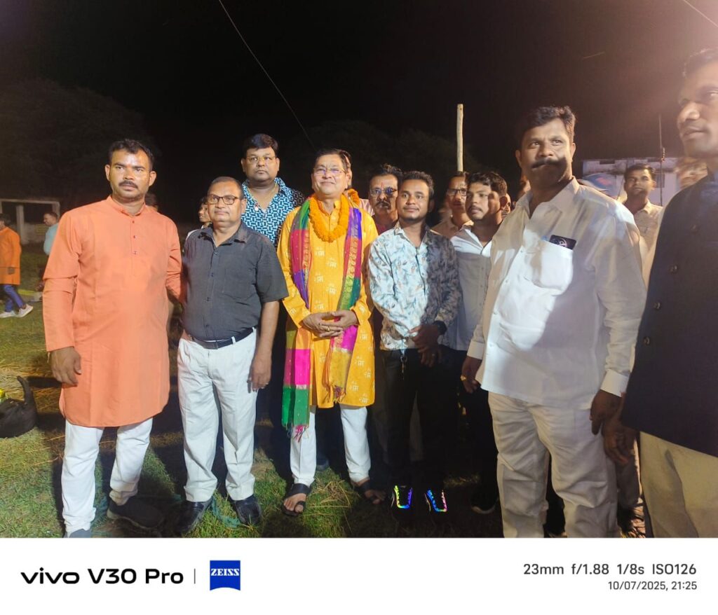 ऐतिहासिक दशहरा मेला- सकरेली कला में विराट दशहरा मेला का हुआ आयोजन,आतिशबाजी के साथ हुआ रावण के पुतले का दहन,लोक कला मंच की प्रस्तुति पर दर्शक हुए मंत्रमुग्ध, सामाजिक कार्यकर्ता रोशन पटेल ने खबर- असत्य पर सत्य की जीत का प्रतीक है दशहरा ऐतिहासिक दशहरा मेला- सकरेली कला में विराट दशहरा मेला का हुआ आयोजन,आतिशबाजी के साथ हुआ रावण के पुतले का दहन,लोक कला मंच की प्रस्तुति पर दर्शक हुए मंत्रमुग्ध, सामाजिक कार्यकर्ता रोशन पटेल ने खबर- असत्य पर सत्य की जीत का प्रतीक है दशहरा kshititech