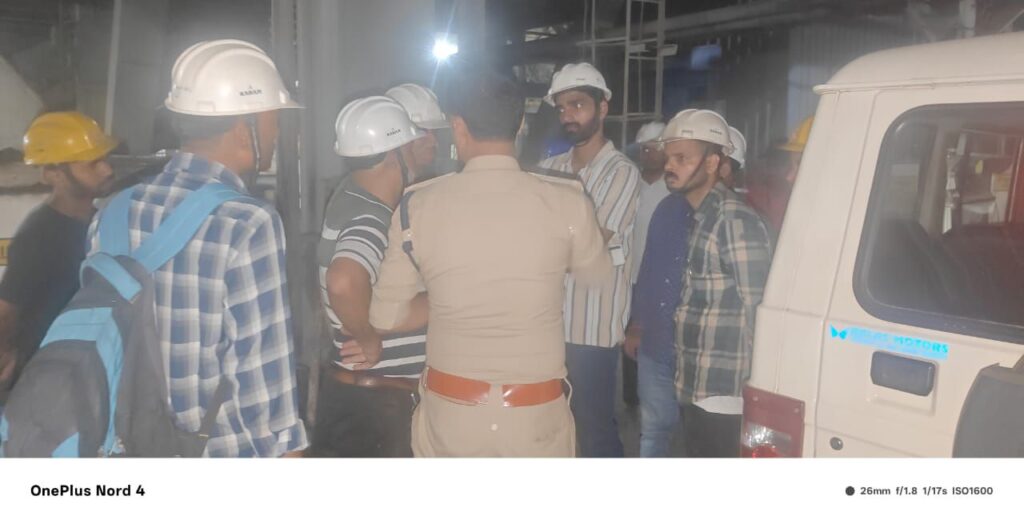 शक्ति जिले में बड़ा हादसा- डभरा ब्लॉक के RKM पावर प्लांट में हादसे में चार मजदूरों की मौत,अनेको घायल, कलेक्टर तोपनो साहब ने गठित की जांच कमेटी, प्लांट के मालिक, डायरेक्टर, मैनेजर सहित आठ लोगों पर हुआ मामला दर्ज, जिले में औद्योगिक इकाइयों की लापरवाही से हो रही घटनाएं, हॉट बिंदुओं पर जांच करेगी कलेक्टर साहब द्वारा गठित टीम,जिले के मुखिया ने कहा- लापरवाही के आरोपी बख्से नहीं जाएंगे, डभरा एसडीएम करेंगे पूरे मामले की जांच शक्ति जिले में बड़ा हादसा- डभरा ब्लॉक के RKM पावर प्लांट में हादसे में चार मजदूरों की मौत,अनेको घायल, कलेक्टर तोपनो साहब ने गठित की जांच कमेटी, प्लांट के मालिक, डायरेक्टर, मैनेजर सहित आठ लोगों पर हुआ मामला दर्ज, जिले में औद्योगिक इकाइयों की लापरवाही से हो रही घटनाएं, हॉट बिंदुओं पर जांच करेगी कलेक्टर साहब द्वारा गठित टीम,जिले के मुखिया ने कहा- लापरवाही के आरोपी बख्से नहीं जाएंगे, डभरा एसडीएम करेंगे पूरे मामले की जांच kshititech