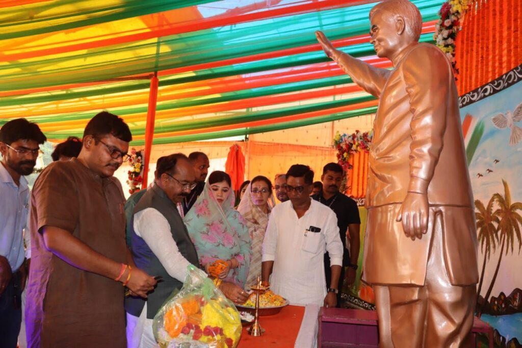 अष्टभुजी के दरबार में डिप्टी सीएम- उप मुख्यमंत्री श्री अरुण साव ने अड़भार में मां अष्टभुजी का किया दर्शन, प्रदेशवासियों के सुख समृद्धि का किया कामना,गांव, गरीब और किसानों की चिंता करने वाले थे भारत रत्न स्व. अटल बिहारी वाजपेयी-उप मुख्यमंत्री अरुण साव,नगर पंचायत अड़भार और डभरा में अटल परिसर का किया लोकार्पण,उप मुख्यमंत्री ने नगर पंचायत अड़भार के लिए 2 करोड़ रुपये और नगर पंचायत डभरा तथा चंद्रपुर में विभिन्न विकास कार्यो के लिए ढाई- ढाई करोड़ रूपये देने की घोषणा अष्टभुजी के दरबार में डिप्टी सीएम- उप मुख्यमंत्री श्री अरुण साव ने अड़भार में मां अष्टभुजी का किया दर्शन, प्रदेशवासियों के सुख समृद्धि का किया कामना,गांव, गरीब और किसानों की चिंता करने वाले थे भारत रत्न स्व. अटल बिहारी वाजपेयी-उप मुख्यमंत्री अरुण साव,नगर पंचायत अड़भार और डभरा में अटल परिसर का किया लोकार्पण,उप मुख्यमंत्री ने नगर पंचायत अड़भार के लिए 2 करोड़ रुपये और नगर पंचायत डभरा तथा चंद्रपुर में विभिन्न विकास कार्यो के लिए ढाई- ढाई करोड़ रूपये देने की घोषणा kshititech
