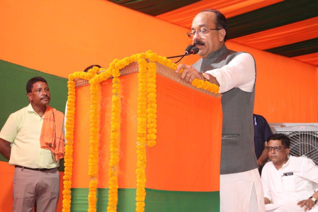 अष्टभुजी के दरबार में डिप्टी सीएम- उप मुख्यमंत्री श्री अरुण साव ने अड़भार में मां अष्टभुजी का किया दर्शन, प्रदेशवासियों के सुख समृद्धि का किया कामना,गांव, गरीब और किसानों की चिंता करने वाले थे भारत रत्न स्व. अटल बिहारी वाजपेयी-उप मुख्यमंत्री अरुण साव,नगर पंचायत अड़भार और डभरा में अटल परिसर का किया लोकार्पण,उप मुख्यमंत्री ने नगर पंचायत अड़भार के लिए 2 करोड़ रुपये और नगर पंचायत डभरा तथा चंद्रपुर में विभिन्न विकास कार्यो के लिए ढाई- ढाई करोड़ रूपये देने की घोषणा अष्टभुजी के दरबार में डिप्टी सीएम- उप मुख्यमंत्री श्री अरुण साव ने अड़भार में मां अष्टभुजी का किया दर्शन, प्रदेशवासियों के सुख समृद्धि का किया कामना,गांव, गरीब और किसानों की चिंता करने वाले थे भारत रत्न स्व. अटल बिहारी वाजपेयी-उप मुख्यमंत्री अरुण साव,नगर पंचायत अड़भार और डभरा में अटल परिसर का किया लोकार्पण,उप मुख्यमंत्री ने नगर पंचायत अड़भार के लिए 2 करोड़ रुपये और नगर पंचायत डभरा तथा चंद्रपुर में विभिन्न विकास कार्यो के लिए ढाई- ढाई करोड़ रूपये देने की घोषणा kshititech