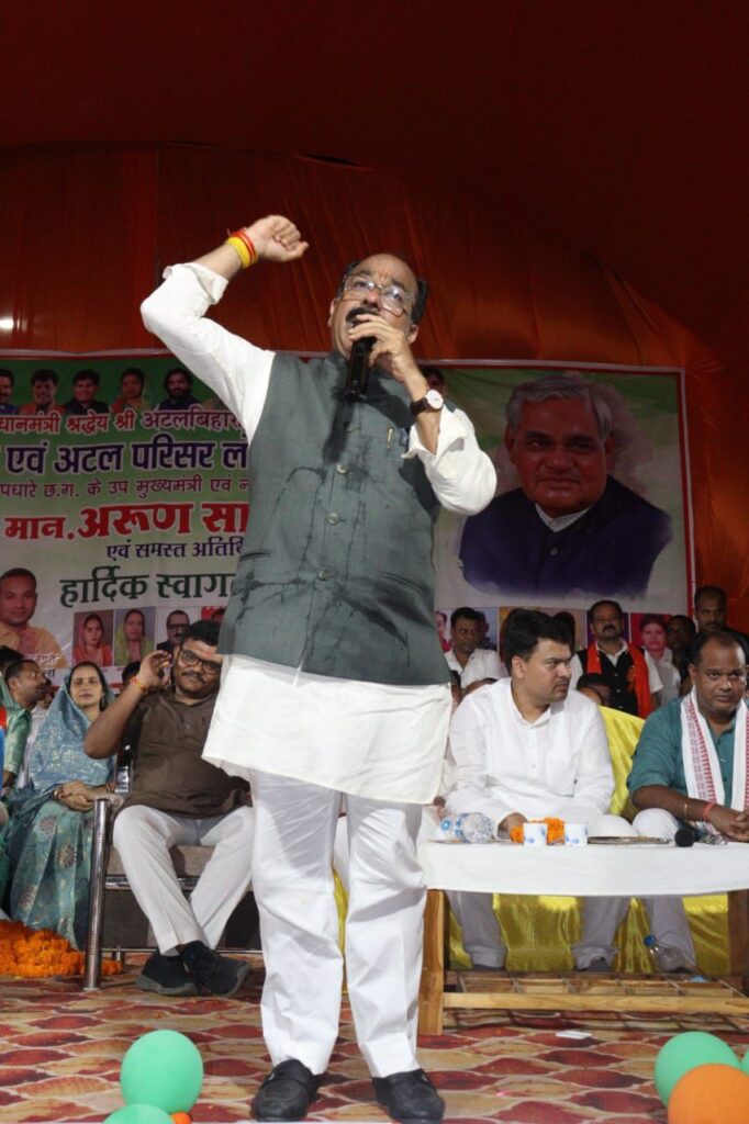 अष्टभुजी के दरबार में डिप्टी सीएम- उप मुख्यमंत्री श्री अरुण साव ने अड़भार में मां अष्टभुजी का किया दर्शन, प्रदेशवासियों के सुख समृद्धि का किया कामना,गांव, गरीब और किसानों की चिंता करने वाले थे भारत रत्न स्व. अटल बिहारी वाजपेयी-उप मुख्यमंत्री अरुण साव,नगर पंचायत अड़भार और डभरा में अटल परिसर का किया लोकार्पण,उप मुख्यमंत्री ने नगर पंचायत अड़भार के लिए 2 करोड़ रुपये और नगर पंचायत डभरा तथा चंद्रपुर में विभिन्न विकास कार्यो के लिए ढाई- ढाई करोड़ रूपये देने की घोषणा अष्टभुजी के दरबार में डिप्टी सीएम- उप मुख्यमंत्री श्री अरुण साव ने अड़भार में मां अष्टभुजी का किया दर्शन, प्रदेशवासियों के सुख समृद्धि का किया कामना,गांव, गरीब और किसानों की चिंता करने वाले थे भारत रत्न स्व. अटल बिहारी वाजपेयी-उप मुख्यमंत्री अरुण साव,नगर पंचायत अड़भार और डभरा में अटल परिसर का किया लोकार्पण,उप मुख्यमंत्री ने नगर पंचायत अड़भार के लिए 2 करोड़ रुपये और नगर पंचायत डभरा तथा चंद्रपुर में विभिन्न विकास कार्यो के लिए ढाई- ढाई करोड़ रूपये देने की घोषणा kshititech