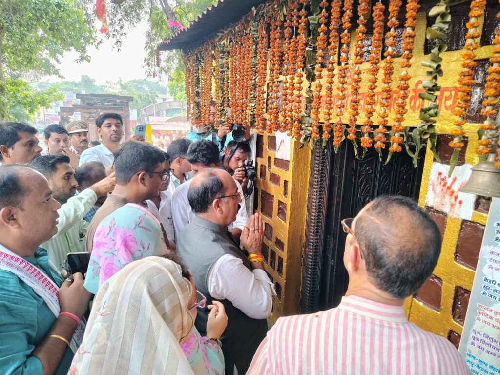 अष्टभुजी के दरबार में डिप्टी सीएम- उप मुख्यमंत्री श्री अरुण साव ने अड़भार में मां अष्टभुजी का किया दर्शन, प्रदेशवासियों के सुख समृद्धि का किया कामना,गांव, गरीब और किसानों की चिंता करने वाले थे भारत रत्न स्व. अटल बिहारी वाजपेयी-उप मुख्यमंत्री अरुण साव,नगर पंचायत अड़भार और डभरा में अटल परिसर का किया लोकार्पण,उप मुख्यमंत्री ने नगर पंचायत अड़भार के लिए 2 करोड़ रुपये और नगर पंचायत डभरा तथा चंद्रपुर में विभिन्न विकास कार्यो के लिए ढाई- ढाई करोड़ रूपये देने की घोषणा अष्टभुजी के दरबार में डिप्टी सीएम- उप मुख्यमंत्री श्री अरुण साव ने अड़भार में मां अष्टभुजी का किया दर्शन, प्रदेशवासियों के सुख समृद्धि का किया कामना,गांव, गरीब और किसानों की चिंता करने वाले थे भारत रत्न स्व. अटल बिहारी वाजपेयी-उप मुख्यमंत्री अरुण साव,नगर पंचायत अड़भार और डभरा में अटल परिसर का किया लोकार्पण,उप मुख्यमंत्री ने नगर पंचायत अड़भार के लिए 2 करोड़ रुपये और नगर पंचायत डभरा तथा चंद्रपुर में विभिन्न विकास कार्यो के लिए ढाई- ढाई करोड़ रूपये देने की घोषणा kshititech