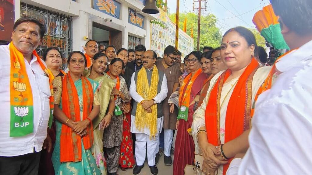भाजपा नगर मंडल शक्ति ने किया उपमुख्यमंत्री अरुण साव का जोरदार स्वागत, अग्रसेन चौक पहुंचने पर नगर मंडल अध्यक्ष अभिषेक शर्मा के नेतृत्व में पार्टी कार्यकर्ताओं ने किया आत्मीय स्वागत, डिप्टी सीएम की स्वागत में भाजपा नगर मंडल ने लगाए थे जगह-जगह स्वागत द्वार, होर्डिंग, उप मुख्यमंत्री बनने के बाद पहली बार शक्ति पधारे थे अरुण साव जी भाजपा नगर मंडल शक्ति ने किया उपमुख्यमंत्री अरुण साव का जोरदार स्वागत, अग्रसेन चौक पहुंचने पर नगर मंडल अध्यक्ष अभिषेक शर्मा के नेतृत्व में पार्टी कार्यकर्ताओं ने किया आत्मीय स्वागत, डिप्टी सीएम की स्वागत में भाजपा नगर मंडल ने लगाए थे जगह-जगह स्वागत द्वार, होर्डिंग, उप मुख्यमंत्री बनने के बाद पहली बार शक्ति पधारे थे अरुण साव जी kshititech