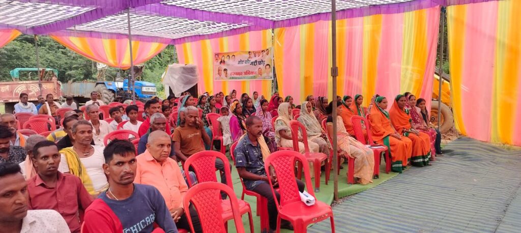 टेमर गांव में कांग्रेस का हुआ वोट चोर,गद्दी छोड़ कार्यक्रम,टेमर के सरपंच चंद्र कुमार सोनी सहित कांग्रेस के नेता रहे मौजूद, हस्ताक्षर अभियान में 264 लोगों ने किया राहुल जी के समर्थन में हस्ताक्षर, शक्ति जिले में अभियान को लेकर कांग्रेस पार्टी सक्रिय टेमर गांव में कांग्रेस का हुआ वोट चोर,गद्दी छोड़ कार्यक्रम,टेमर के सरपंच चंद्र कुमार सोनी सहित कांग्रेस के नेता रहे मौजूद, हस्ताक्षर अभियान में 264 लोगों ने किया राहुल जी के समर्थन में हस्ताक्षर, शक्ति जिले में अभियान को लेकर कांग्रेस पार्टी सक्रिय kshititech