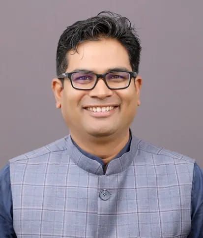 हरि लीला ट्रस्ट का आयोजन- यूथ आईकॉन वित्त मंत्री ओ.पी. चौधरी होंगे “सफलता संकल्प उत्सव 2025” के मुख्य अतिथि,मेधावी छात्रों, समाजसेवियों और प्रेरक संस्थाओं का भव्य सम्मान समारोह 16 अक्टूबर को, अध्यक्षता करेंगी सांसद कमलेश जांगड़े, सचिव अमर सुल्तानिया ने दी जानकारी हरि लीला ट्रस्ट का आयोजन- यूथ आईकॉन वित्त मंत्री ओ.पी. चौधरी होंगे “सफलता संकल्प उत्सव 2025” के मुख्य अतिथि,मेधावी छात्रों, समाजसेवियों और प्रेरक संस्थाओं का भव्य सम्मान समारोह 16 अक्टूबर को, अध्यक्षता करेंगी सांसद कमलेश जांगड़े, सचिव अमर सुल्तानिया ने दी जानकारी kshititech