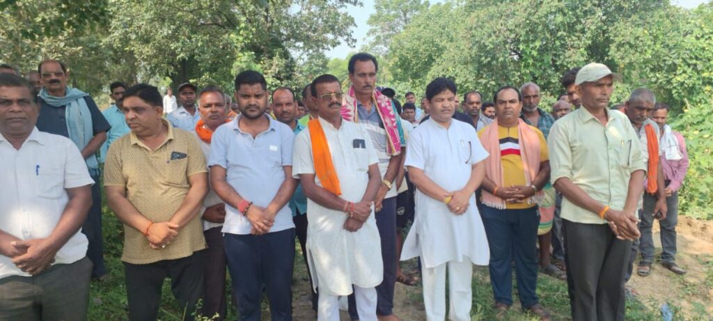 साहू समाज द्वारा दिवंगत व्यक्तियों के अंतिम संस्कार के मौके पर वृक्षारोपण की की जाएगी पहल, साहू संघ के जिला अध्यक्ष डॉक्टर खिलावन साहू ने रखा प्रस्ताव, एवं स्वयं करी पहल, डॉक्टर खिलावन ने कहा- वृक्ष लगाने से पर्यावरण संरक्षण के साथ ही हमें लगातार देते हैं छाया, मोहगांव पहुंचे खिलावन साहू ने स्वयं किया वृक्षारोपण साहू समाज द्वारा दिवंगत व्यक्तियों के अंतिम संस्कार के मौके पर वृक्षारोपण की की जाएगी पहल, साहू संघ के जिला अध्यक्ष डॉक्टर खिलावन साहू ने रखा प्रस्ताव, एवं स्वयं करी पहल, डॉक्टर खिलावन ने कहा- वृक्ष लगाने से पर्यावरण संरक्षण के साथ ही हमें लगातार देते हैं छाया, मोहगांव पहुंचे खिलावन साहू ने स्वयं किया वृक्षारोपण kshititech