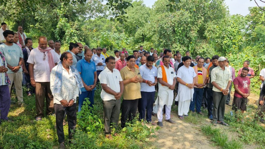 साहू समाज द्वारा दिवंगत व्यक्तियों के अंतिम संस्कार के मौके पर वृक्षारोपण की की जाएगी पहल, साहू संघ के जिला अध्यक्ष डॉक्टर खिलावन साहू ने रखा प्रस्ताव, एवं स्वयं करी पहल, डॉक्टर खिलावन ने कहा- वृक्ष लगाने से पर्यावरण संरक्षण के साथ ही हमें लगातार देते हैं छाया, मोहगांव पहुंचे खिलावन साहू ने स्वयं किया वृक्षारोपण साहू समाज द्वारा दिवंगत व्यक्तियों के अंतिम संस्कार के मौके पर वृक्षारोपण की की जाएगी पहल, साहू संघ के जिला अध्यक्ष डॉक्टर खिलावन साहू ने रखा प्रस्ताव, एवं स्वयं करी पहल, डॉक्टर खिलावन ने कहा- वृक्ष लगाने से पर्यावरण संरक्षण के साथ ही हमें लगातार देते हैं छाया, मोहगांव पहुंचे खिलावन साहू ने स्वयं किया वृक्षारोपण kshititech
