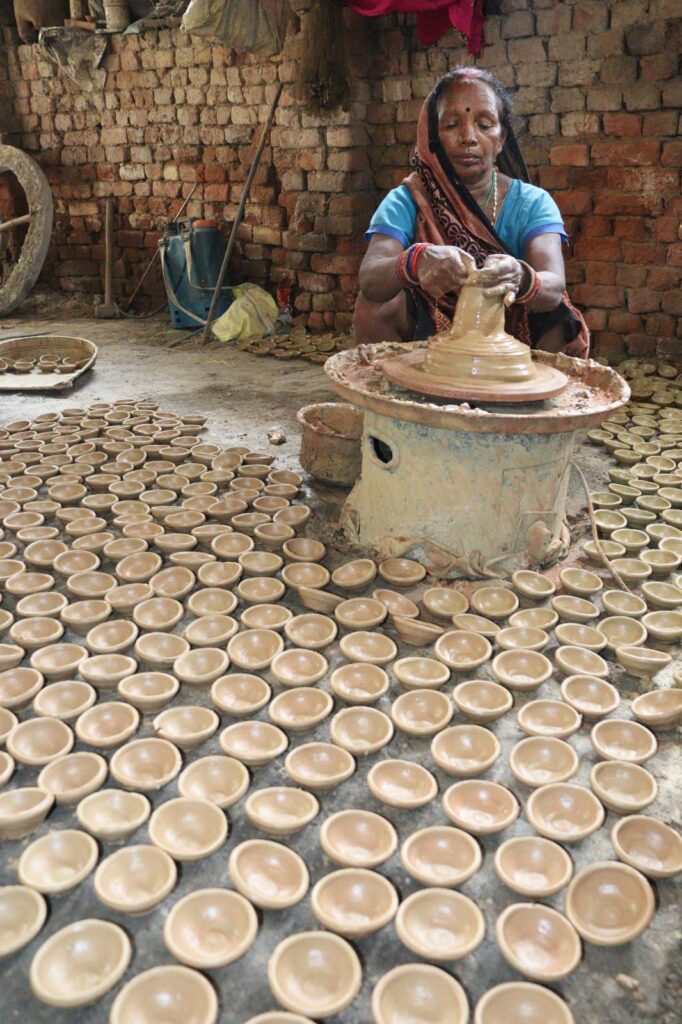 दीपावली से पहले मिली आर्थिक सहायता बनी खुशियों की सौगात, आत्मनिर्भरता की बनी मिसाल,महतारी वंदन योजना से गंगाबाई और रजनी के घर जलेंगी खुशियों की दीये,हर माह मिलने वाले एक हजार रुपए से गंगाबाई और रजनी ने बढ़ाया मिट्टी के दीयों का व्यवसाय, शक्ति में आंगनबाड़ी कार्यकर्ताओं की भर्ती के लिए जारी हुई सूचना दीपावली से पहले मिली आर्थिक सहायता बनी खुशियों की सौगात, आत्मनिर्भरता की बनी मिसाल,महतारी वंदन योजना से गंगाबाई और रजनी के घर जलेंगी खुशियों की दीये,हर माह मिलने वाले एक हजार रुपए से गंगाबाई और रजनी ने बढ़ाया मिट्टी के दीयों का व्यवसाय, शक्ति में आंगनबाड़ी कार्यकर्ताओं की भर्ती के लिए जारी हुई सूचना kshititech