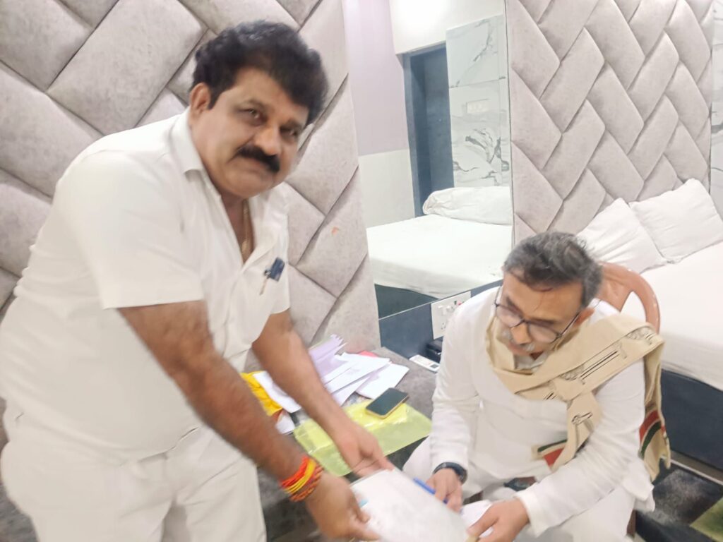 शक्ति के पूर्व मंडी अध्यक्ष रूपनारायण साहू को कांग्रेस जिला अध्यक्ष चयन करने हेतु पर्यवेक्षक के समक्ष विभिन्न समाज प्रमुखों ने भी दिया अपना समर्थन, पूरे विधानसभा क्षेत्र में कर्मठ कांग्रेस कार्यकर्ता के रूप में जाने जाते हैं रूपनारायण साहू, दशकों से कांग्रेस की राजनीति में सक्रिय हैं बाराद्वार के रूप नारायण शक्ति के पूर्व मंडी अध्यक्ष रूपनारायण साहू को कांग्रेस जिला अध्यक्ष चयन करने हेतु पर्यवेक्षक के समक्ष विभिन्न समाज प्रमुखों ने भी दिया अपना समर्थन, पूरे विधानसभा क्षेत्र में कर्मठ कांग्रेस कार्यकर्ता के रूप में जाने जाते हैं रूपनारायण साहू, दशकों से कांग्रेस की राजनीति में सक्रिय हैं बाराद्वार के रूप नारायण kshititech