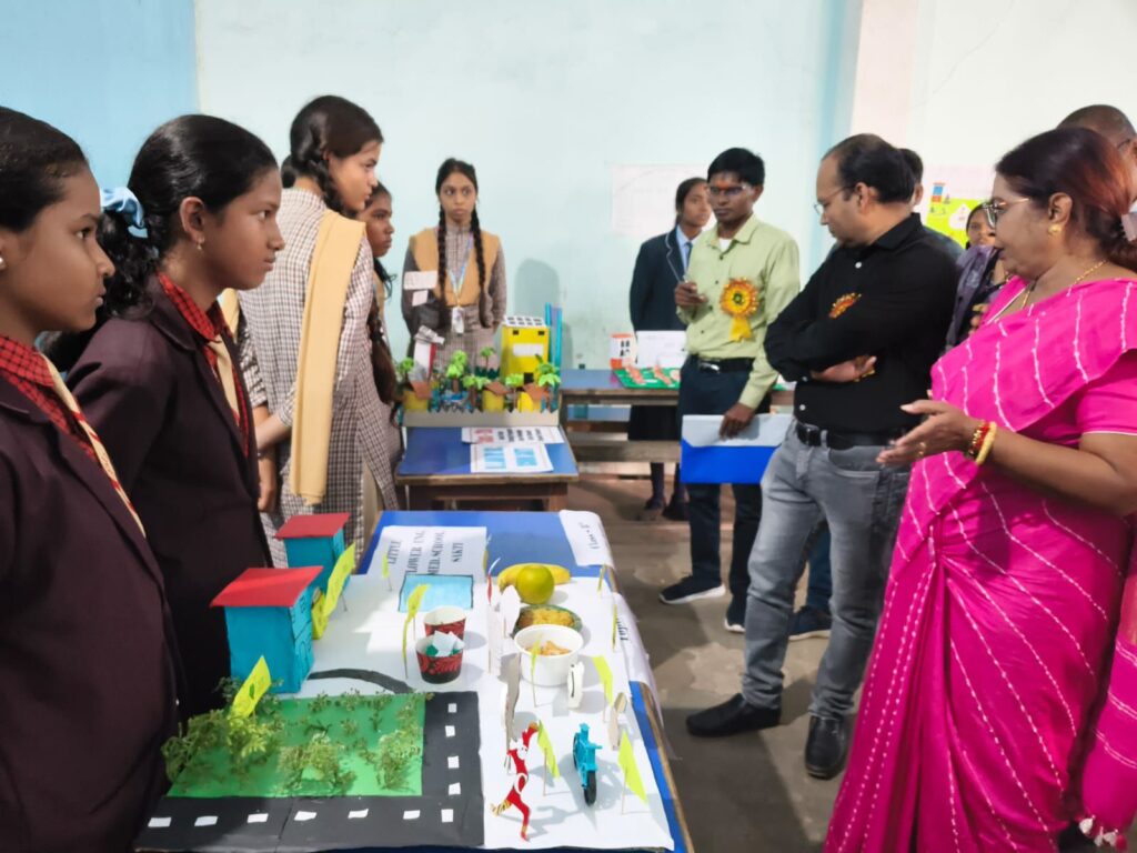 लिटिल फ्लावर स्कूल में जिला स्तरीय विज्ञान मेला,प्रदर्शनी एवं विज्ञान नाटिका का आयोजन, लिटिल फ्लावर के 3 साइंस मॉडल का जोन स्तर पर हुआ चयन, जिला शिक्षा अधिकारी मैडम एवं सहायक सांख्यिकी अधिकारी भी रहे मौजूद लिटिल फ्लावर स्कूल में जिला स्तरीय विज्ञान मेला,प्रदर्शनी एवं विज्ञान नाटिका का आयोजन, लिटिल फ्लावर के 3 साइंस मॉडल का जोन स्तर पर हुआ चयन, जिला शिक्षा अधिकारी मैडम एवं सहायक सांख्यिकी अधिकारी भी रहे मौजूद kshititech