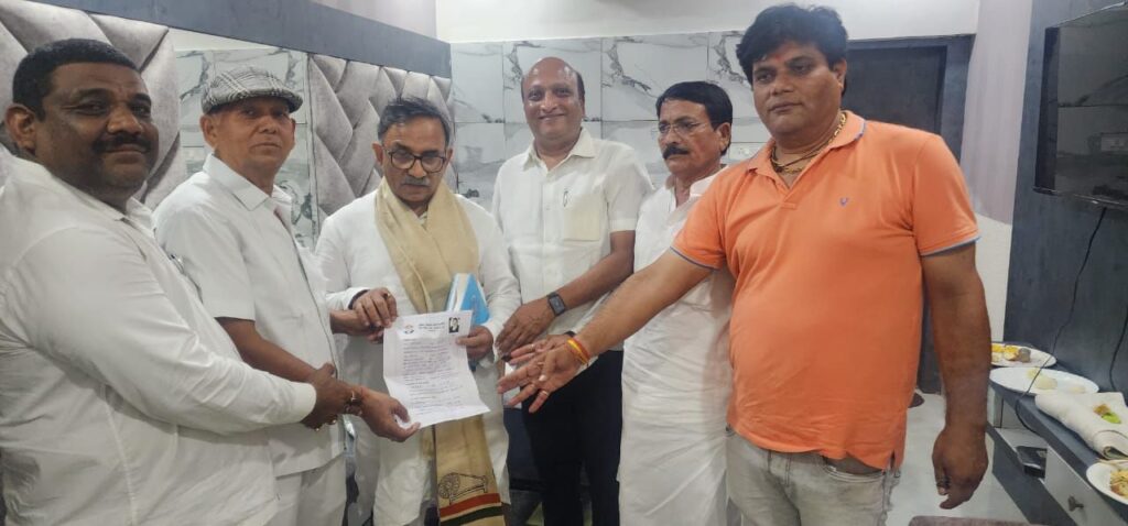 संगठन सृजन अभियान में शक्ति जिले में कांग्रेस कार्यकर्ताओं के उत्साह के लिए अधिवक्ता गिरधर जायसवाल ने किया आभार व्यक्त, गिजिम्मेदारी- कांग्रेस के संगठन को मजबूत बनाना ही प्रत्येक कार्यकर्ता की जिम्मेदारी संगठन सृजन अभियान में शक्ति जिले में कांग्रेस कार्यकर्ताओं के उत्साह के लिए अधिवक्ता गिरधर जायसवाल ने किया आभार व्यक्त, गिजिम्मेदारी- कांग्रेस के संगठन को मजबूत बनाना ही प्रत्येक कार्यकर्ता की जिम्मेदारी kshititech