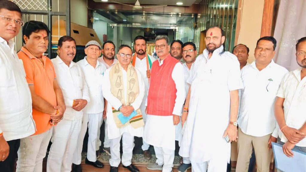 कांग्रेस नेता एवं कथावाचक पंडित बलराम प्रसाद पांडेय ने भी करी कांग्रेस जिला अध्यक्ष के लिए अपनी दावेदारी, कथावाचक के रूप में काफी प्रसिद्ध है पांडेय जी कांग्रेस नेता एवं कथावाचक पंडित बलराम प्रसाद पांडेय ने भी करी कांग्रेस जिला अध्यक्ष के लिए अपनी दावेदारी, कथावाचक के रूप में काफी प्रसिद्ध है पांडेय जी kshititech