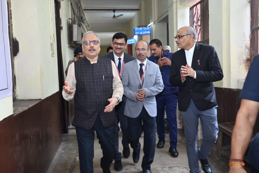 शक्ति को मिलेगी एक और बड़ी सौगात- हाईकोर्ट के चीफ जस्टिस रमेश सिन्हा पहुंचे शक्ति, अधिवक्ताओं की मांग पर शक्ति को सिविल जिला बनाने का दिया आश्वासन, कलेक्टर तोपनो भी रहे मौजूद, जिला अधिवक्ता संघ के कार्यकारी अध्यक्ष संजय अग्रवाल ने दिया अनुरोध पत्र शक्ति को मिलेगी एक और बड़ी सौगात- हाईकोर्ट के चीफ जस्टिस रमेश सिन्हा पहुंचे शक्ति, अधिवक्ताओं की मांग पर शक्ति को सिविल जिला बनाने का दिया आश्वासन, कलेक्टर तोपनो भी रहे मौजूद, जिला अधिवक्ता संघ के कार्यकारी अध्यक्ष संजय अग्रवाल ने दिया अनुरोध पत्र kshititech