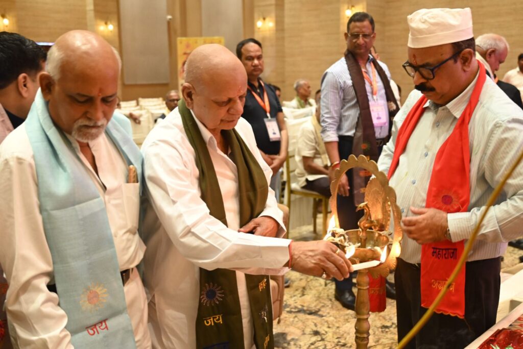 प्रथम एवं सफल आयोजन- रायगढ़ के वैवाहिक परिचय सम्मेलन में प्रथम दिवस 75 यूवको एवं 15 युवती प्रत्याशियों का हुआ परिचय, श्री अग्रोहा धाम चैरिटेबल ट्रस्ट ने किया था आयोजन, कार्यक्रम संयोजक दीपक डोरा ने कहा- उड़ीसा, छत्तीसगढ़ सहित पांच राज्यों से शामिल हुए समाज बंधु, 26 अक्टूबर को भी जारी रहेगा परिचय सम्मेलन, देर शाम होगा दीपावली मिलन का कार्यक्रम प्रथम एवं सफल आयोजन- रायगढ़ के वैवाहिक परिचय सम्मेलन में प्रथम दिवस 75 यूवको एवं 15 युवती प्रत्याशियों का हुआ परिचय, श्री अग्रोहा धाम चैरिटेबल ट्रस्ट ने किया था आयोजन, कार्यक्रम संयोजक दीपक डोरा ने कहा- उड़ीसा, छत्तीसगढ़ सहित पांच राज्यों से शामिल हुए समाज बंधु, 26 अक्टूबर को भी जारी रहेगा परिचय सम्मेलन, देर शाम होगा दीपावली मिलन का कार्यक्रम kshititech