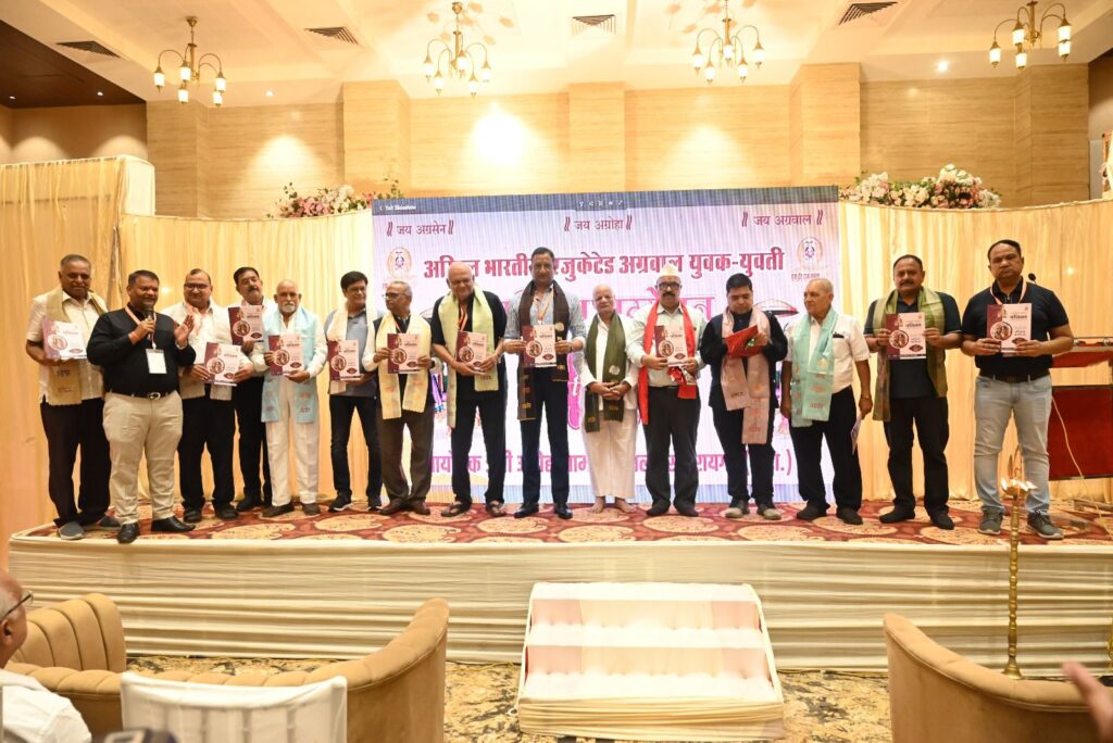 प्रथम एवं सफल आयोजन- रायगढ़ के वैवाहिक परिचय सम्मेलन में प्रथम दिवस 75 यूवको एवं 15 युवती प्रत्याशियों का हुआ परिचय, श्री अग्रोहा धाम चैरिटेबल ट्रस्ट ने किया था आयोजन, कार्यक्रम संयोजक दीपक डोरा ने कहा- उड़ीसा, छत्तीसगढ़ सहित पांच राज्यों से शामिल हुए समाज बंधु, 26 अक्टूबर को भी जारी रहेगा परिचय सम्मेलन, देर शाम होगा दीपावली मिलन का कार्यक्रम प्रथम एवं सफल आयोजन- रायगढ़ के वैवाहिक परिचय सम्मेलन में प्रथम दिवस 75 यूवको एवं 15 युवती प्रत्याशियों का हुआ परिचय, श्री अग्रोहा धाम चैरिटेबल ट्रस्ट ने किया था आयोजन, कार्यक्रम संयोजक दीपक डोरा ने कहा- उड़ीसा, छत्तीसगढ़ सहित पांच राज्यों से शामिल हुए समाज बंधु, 26 अक्टूबर को भी जारी रहेगा परिचय सम्मेलन, देर शाम होगा दीपावली मिलन का कार्यक्रम kshititech