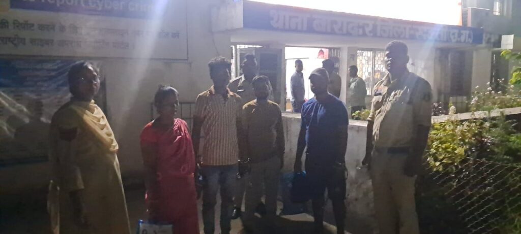 गांजे बके अवैध धंधे पर पुलिस का अटैक- बाराद्वार थाने के TI यादव की सक्रियता से गंजा बिक्री करने वाले चार आरोपियों को भेजा गया जेल, TI यादव ने कहा- नशे के अवैध कारोबार पर लगातार जारी रहेगी पुलिस की कार्रवाई, गांजा तस्करों में हड़कप, एडिशनल एसपी हरीश यादव के निर्देशन में हुई कार्रवाई गांजे बके अवैध धंधे पर पुलिस का अटैक- बाराद्वार थाने के TI यादव की सक्रियता से गंजा बिक्री करने वाले चार आरोपियों को भेजा गया जेल, TI यादव ने कहा- नशे के अवैध कारोबार पर लगातार जारी रहेगी पुलिस की कार्रवाई, गांजा तस्करों में हड़कप, एडिशनल एसपी हरीश यादव के निर्देशन में हुई कार्रवाई kshititech