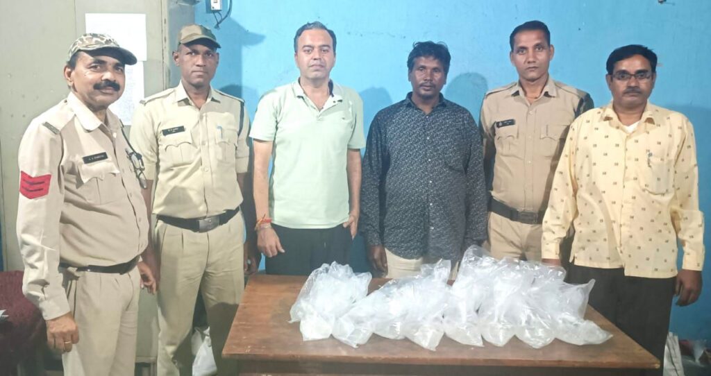 आबकारी वृत्त सक्ती की अवैध शराब कारोबारी पर ताबड़तोड़ कार्रवाई आबकारी वृत्त सक्ती की अवैध शराब कारोबारी पर ताबड़तोड़ कार्रवाई kshititech