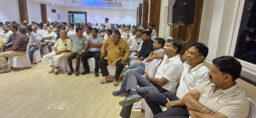 शक्ति के व्यापारियों ने लिया बड़ा फैसला- प्रत्येक सोमवार को रहेगा शहर का संपूर्ण व्यापार बंद, 27 अक्टूबर को चेंबर ऑफ कॉमर्स द्वारा आयोजित बैठक में हुआ निर्णय,जिला मुख्यालय के सभी छोटे-बड़े व्यापारी संगठनों ने दी सहमति, बैठक में शहर के करीब 700 व्यापारी रहे मौजूद शक्ति के व्यापारियों ने लिया बड़ा फैसला- प्रत्येक सोमवार को रहेगा शहर का संपूर्ण व्यापार बंद, 27 अक्टूबर को चेंबर ऑफ कॉमर्स द्वारा आयोजित बैठक में हुआ निर्णय,जिला मुख्यालय के सभी छोटे-बड़े व्यापारी संगठनों ने दी सहमति, बैठक में शहर के करीब 700 व्यापारी रहे मौजूद kshititech