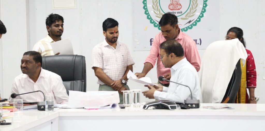 तुर्री धाम से शक्ति तक निकलेगी यूनिटी मार्च पदयात्रा, सांसद कमलेश जांगड़े ने ली समीक्षा बैठक, आईएएस कलेक्टर तोपनो की समय सीमा बैठक एवं जनदर्शन कार्यक्रम हुआ संपन्न,लौह पुरुष की 150वीं जयंती पर होंगे विभिन्न आयोजन, राज्य स्थापना दिवस का कार्यक्रम शक्ति जिले में होगा उत्साह के साथ तुर्री धाम से शक्ति तक निकलेगी यूनिटी मार्च पदयात्रा, सांसद कमलेश जांगड़े ने ली समीक्षा बैठक, आईएएस कलेक्टर तोपनो की समय सीमा बैठक एवं जनदर्शन कार्यक्रम हुआ संपन्न,लौह पुरुष की 150वीं जयंती पर होंगे विभिन्न आयोजन, राज्य स्थापना दिवस का कार्यक्रम शक्ति जिले में होगा उत्साह के साथ kshititech