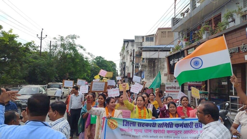 सरकार से नाराज हैं धान खरीदी कंप्यूटर ऑपरेटर संघ, शक्ति जिले में संघ ने अपनी मांगों को लेकर दिलाया नेताओं को स्मरण, कहा मांगे पूरी न होने पर धान खरीदी होगी प्रभावित, शक्ति जिला धान खरीदी कंप्यूटर ऑपरेटर संघ के अध्यक्ष पुरुषोत्तम बरेठ ने दी जानकारी, संघ ने जड़ा आरोप, कहां 18 सालों से कर रहे संविदा में काम फिर भी आउटसोर्सिंग से कर रही सरकार भर्ती सरकार से नाराज हैं धान खरीदी कंप्यूटर ऑपरेटर संघ, शक्ति जिले में संघ ने अपनी मांगों को लेकर दिलाया नेताओं को स्मरण, कहा मांगे पूरी न होने पर धान खरीदी होगी प्रभावित, शक्ति जिला धान खरीदी कंप्यूटर ऑपरेटर संघ के अध्यक्ष पुरुषोत्तम बरेठ ने दी जानकारी, संघ ने जड़ा आरोप, कहां 18 सालों से कर रहे संविदा में काम फिर भी आउटसोर्सिंग से कर रही सरकार भर्ती kshititech