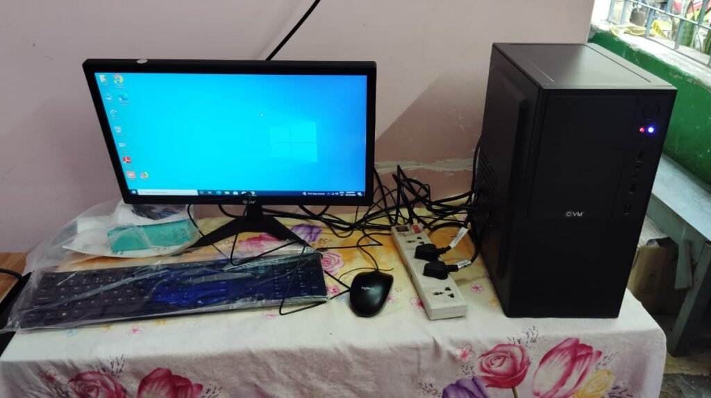 रायपुर के सामाजिक कार्यकर्ता दीपक कुमार बच्छानी द्वारा शक्ति जिले के ग्रामीण स्कूलों को दिया जा रहा निशुल्क कंप्यूटर सिस्टम एवं खेलकूद की सामग्रियां, ग्रामीण स्कूली बच्चों को भी मिलेगी अब डिजिटल शिक्षा, शंकर राव ने कहा- दीपक जी की यह पहल प्रशंसनीय kshititech