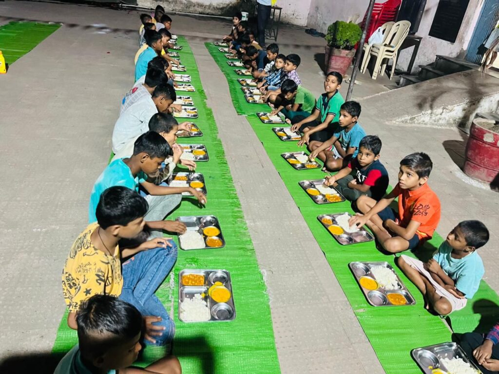 सामाजिक संस्था की बड़ी पहल- एक दीवाली खुशियों वाली-वक्ता मंच, आवासीय बालक छात्रावास पहुंचा,दीपावली की खुशियों पर सबका अधिकार है सामाजिक संस्था की बड़ी पहल- एक दीवाली खुशियों वाली-वक्ता मंच, आवासीय बालक छात्रावास पहुंचा,दीपावली की खुशियों पर सबका अधिकार है kshititech