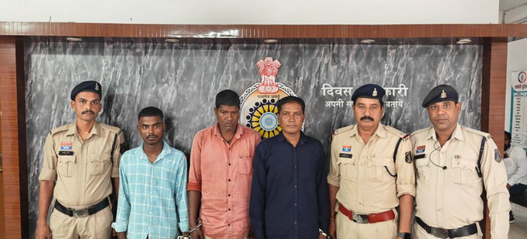 SP प्रफुल्ल ठाकुर के निर्देशन में लंबे समय से फरार चल रहे शक्ति जिले के 11 वारंटियो के तामिल हेतु चला विशेष अभियान, पुलिस की कार्रवाई से बदमाशों एवं असामाजिक तत्वों में हड़कंप SP प्रफुल्ल ठाकुर के निर्देशन में लंबे समय से फरार चल रहे शक्ति जिले के 11 वारंटियो के तामिल हेतु चला विशेष अभियान, पुलिस की कार्रवाई से बदमाशों एवं असामाजिक तत्वों में हड़कंप kshititech