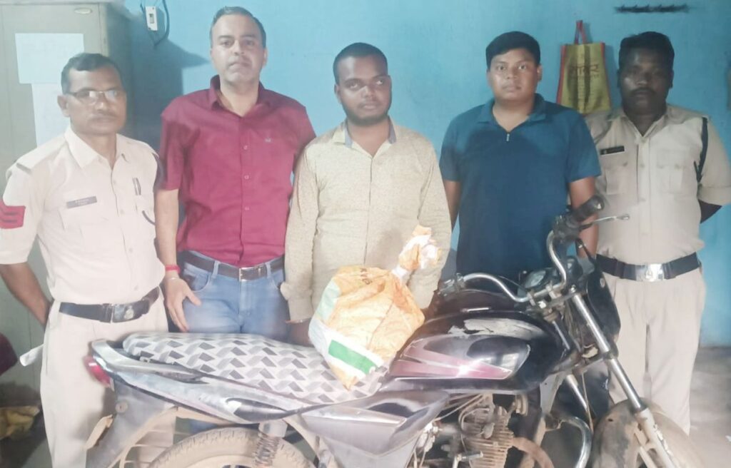 आबकारी विभाग की सजगता से आबकारी वृत्त सक्ती की शराब कोचियो पर ताबड़तोड़ कार्रवाई, वृत्त प्रभारी उप्पल के निर्देशन में लगातार मामले हो रहे दर्ज, बजाज मोटरसाइकिल भी हुई बरामद आबकारी विभाग की सजगता से आबकारी वृत्त सक्ती की शराब कोचियो पर ताबड़तोड़ कार्रवाई, वृत्त प्रभारी उप्पल के निर्देशन में लगातार मामले हो रहे दर्ज, बजाज मोटरसाइकिल भी हुई बरामद kshititech