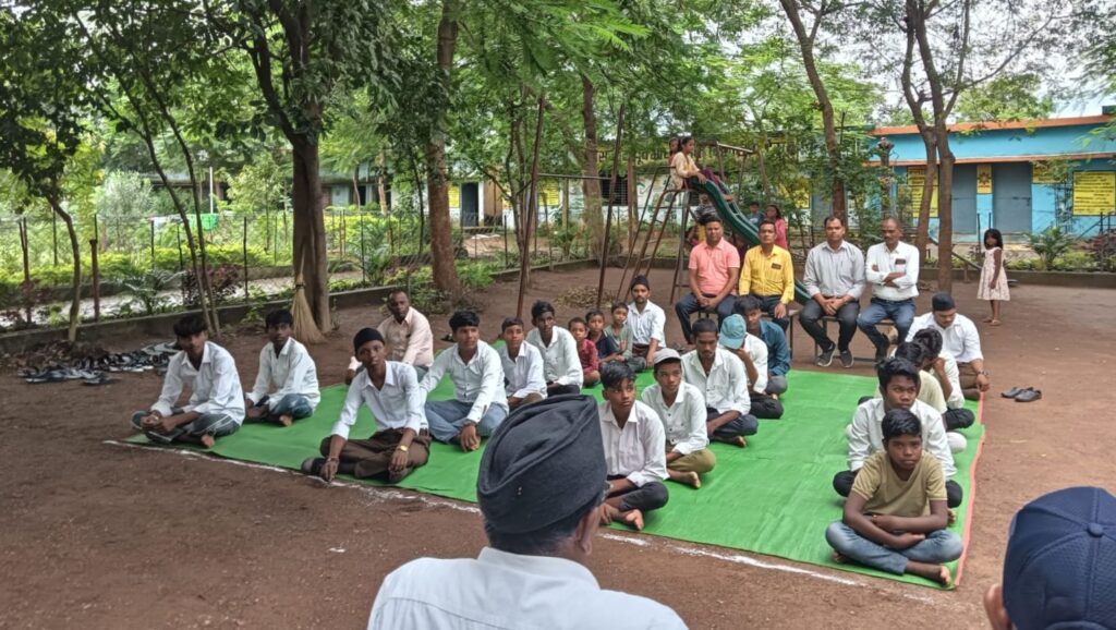 संघ शताब्दी वर्ष के उपलक्ष में टेनर मंडल में हुआ विजयादशमी उत्सव का आयोजन, संघ परिवार में दिखा उत्साह, स्वयंसेवकों ने कहा हम सबके लिए गौरवशाली है यह शताब्दी वर्ष, एक वेशभूषा, गणवेश में नजर आए संघ के स्वयंसेवक संघ शताब्दी वर्ष के उपलक्ष में टेनर मंडल में हुआ विजयादशमी उत्सव का आयोजन, संघ परिवार में दिखा उत्साह, स्वयंसेवकों ने कहा हम सबके लिए गौरवशाली है यह शताब्दी वर्ष, एक वेशभूषा, गणवेश में नजर आए संघ के स्वयंसेवक kshititech