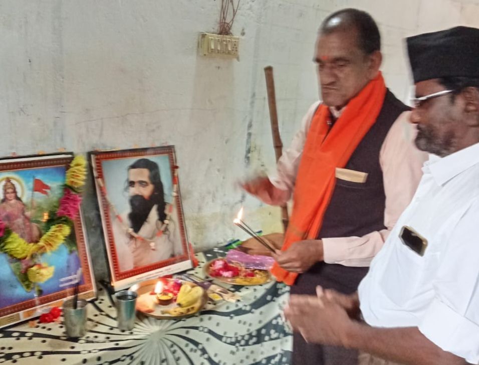 शक्ति जिले में राष्ट्रीय स्वयंसेवक संघ ने विभिन्न स्थानों पर किया विजयदशमी उत्सव का आयोजन, शस्त्र पूजा सहित भारत माता की की गई पूजा अर्चना, गांव गांव में संघ के स्वयंसेवक शताब्दी वर्ष पर कर रहे सेवा के कार्य, पूरे जिले में लग रहे भारत माता की जय के जयकारे शक्ति जिले में राष्ट्रीय स्वयंसेवक संघ ने विभिन्न स्थानों पर किया विजयदशमी उत्सव का आयोजन, शस्त्र पूजा सहित भारत माता की की गई पूजा अर्चना, गांव गांव में संघ के स्वयंसेवक शताब्दी वर्ष पर कर रहे सेवा के कार्य, पूरे जिले में लग रहे भारत माता की जय के जयकारे kshititech