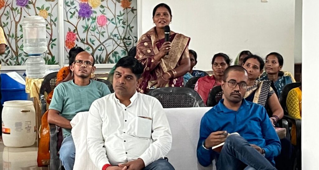 पारंपरिक कारीगरों को डिजिटल बाजार से जोड़ने जिला उद्योग एवं व्यापार केंद्र ने करीब अनुकरणीय पहल, शक्ति के गिरिराज रेन बसेरा में 6 अक्टूबर को हुई एक दिवसीय कार्यशाला, जिला महाप्रबंधक शोभेंद्र नायक सहित उपस्थित वक्ताओं ने दी जानकारी पारंपरिक कारीगरों को डिजिटल बाजार से जोड़ने जिला उद्योग एवं व्यापार केंद्र ने करीब अनुकरणीय पहल, शक्ति के गिरिराज रेन बसेरा में 6 अक्टूबर को हुई एक दिवसीय कार्यशाला, जिला महाप्रबंधक शोभेंद्र नायक सहित उपस्थित वक्ताओं ने दी जानकारी kshititech