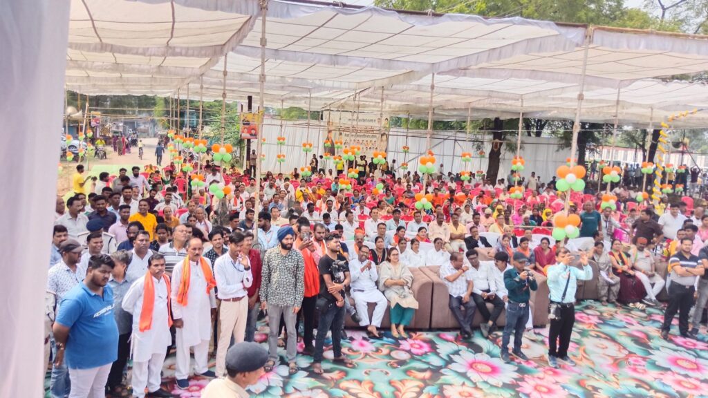 शक्ति शहर में भी साँय- साँय हो रहा है विकास- अरुण साव, नगरीय प्रशासन मंत्री अरुण साव ने किया शक्ति शहर में अटल प्रतिमा का अनावरण एवं अटल परिसर का लोकार्पण, करोड़ों रुपए के नए विकास कार्यों का हुआ लोकार्पण भूमि पूजन, नगर पालिका अध्यक्ष श्यामसुंदर अग्रवाल की मांग पर साढे तीन करोड रुपए देने की करी घोषणा,तो वहीं उपाध्यक्ष भारत यादव की मांग पर सामुदायिक भवन एवं दीनदयाल उद्यान के जीणोद्धार के लिए भी हुई 90 लाख रुपये की घोषणा शक्ति शहर में भी साँय- साँय हो रहा है विकास- अरुण साव, नगरीय प्रशासन मंत्री अरुण साव ने किया शक्ति शहर में अटल प्रतिमा का अनावरण एवं अटल परिसर का लोकार्पण, करोड़ों रुपए के नए विकास कार्यों का हुआ लोकार्पण भूमि पूजन, नगर पालिका अध्यक्ष श्यामसुंदर अग्रवाल की मांग पर साढे तीन करोड रुपए देने की करी घोषणा,तो वहीं उपाध्यक्ष भारत यादव की मांग पर सामुदायिक भवन एवं दीनदयाल उद्यान के जीणोद्धार के लिए भी हुई 90 लाख रुपये की घोषणा kshititech