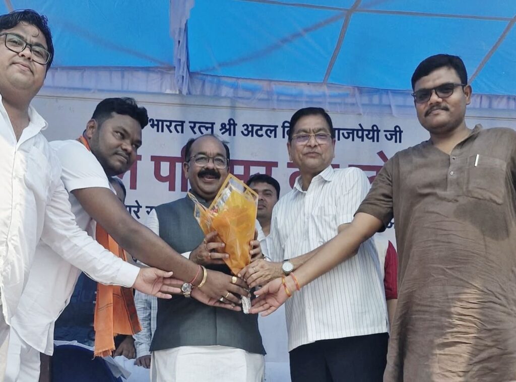 शक्ति शहर में भी साँय- साँय हो रहा है विकास- अरुण साव, नगरीय प्रशासन मंत्री अरुण साव ने किया शक्ति शहर में अटल प्रतिमा का अनावरण एवं अटल परिसर का लोकार्पण, करोड़ों रुपए के नए विकास कार्यों का हुआ लोकार्पण भूमि पूजन, नगर पालिका अध्यक्ष श्यामसुंदर अग्रवाल की मांग पर साढे तीन करोड रुपए देने की करी घोषणा,तो वहीं उपाध्यक्ष भारत यादव की मांग पर सामुदायिक भवन एवं दीनदयाल उद्यान के जीणोद्धार के लिए भी हुई 90 लाख रुपये की घोषणा शक्ति शहर में भी साँय- साँय हो रहा है विकास- अरुण साव, नगरीय प्रशासन मंत्री अरुण साव ने किया शक्ति शहर में अटल प्रतिमा का अनावरण एवं अटल परिसर का लोकार्पण, करोड़ों रुपए के नए विकास कार्यों का हुआ लोकार्पण भूमि पूजन, नगर पालिका अध्यक्ष श्यामसुंदर अग्रवाल की मांग पर साढे तीन करोड रुपए देने की करी घोषणा,तो वहीं उपाध्यक्ष भारत यादव की मांग पर सामुदायिक भवन एवं दीनदयाल उद्यान के जीणोद्धार के लिए भी हुई 90 लाख रुपये की घोषणा kshititech