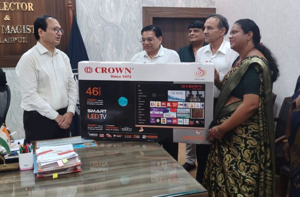 50 सरकारी स्कूलों में मंगल परिवार की ओर से दिया जाएगा एलइडी टीवी, मंगल परिवार ने कलेक्टर को सौंपे टीवी सेट, पूरे प्रदेश में हो रही मंगल परिवार की इस पहल की प्रशंशा 50 सरकारी स्कूलों में मंगल परिवार की ओर से दिया जाएगा एलइडी टीवी, मंगल परिवार ने कलेक्टर को सौंपे टीवी सेट, पूरे प्रदेश में हो रही मंगल परिवार की इस पहल की प्रशंशा kshititech