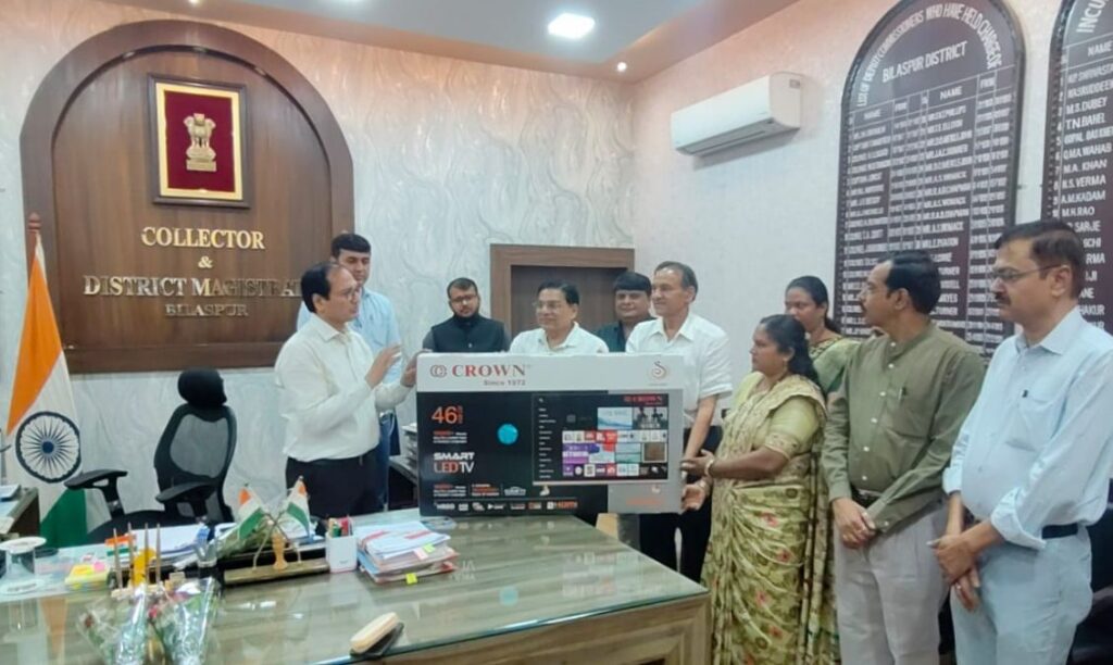 50 सरकारी स्कूलों में मंगल परिवार की ओर से दिया जाएगा एलइडी टीवी, मंगल परिवार ने कलेक्टर को सौंपे टीवी सेट, पूरे प्रदेश में हो रही मंगल परिवार की इस पहल की प्रशंशा 50 सरकारी स्कूलों में मंगल परिवार की ओर से दिया जाएगा एलइडी टीवी, मंगल परिवार ने कलेक्टर को सौंपे टीवी सेट, पूरे प्रदेश में हो रही मंगल परिवार की इस पहल की प्रशंशा kshititech