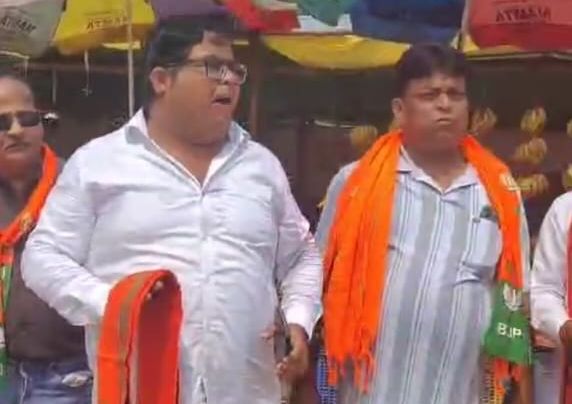 भाजपा नगर मंडल शक्ति ने किया उपमुख्यमंत्री अरुण साव का जोरदार स्वागत, अग्रसेन चौक पहुंचने पर नगर मंडल अध्यक्ष अभिषेक शर्मा के नेतृत्व में पार्टी कार्यकर्ताओं ने किया आत्मीय स्वागत, डिप्टी सीएम की स्वागत में भाजपा नगर मंडल ने लगाए थे जगह-जगह स्वागत द्वार, होर्डिंग, उप मुख्यमंत्री बनने के बाद पहली बार शक्ति पधारे थे अरुण साव जी भाजपा नगर मंडल शक्ति ने किया उपमुख्यमंत्री अरुण साव का जोरदार स्वागत, अग्रसेन चौक पहुंचने पर नगर मंडल अध्यक्ष अभिषेक शर्मा के नेतृत्व में पार्टी कार्यकर्ताओं ने किया आत्मीय स्वागत, डिप्टी सीएम की स्वागत में भाजपा नगर मंडल ने लगाए थे जगह-जगह स्वागत द्वार, होर्डिंग, उप मुख्यमंत्री बनने के बाद पहली बार शक्ति पधारे थे अरुण साव जी kshititech