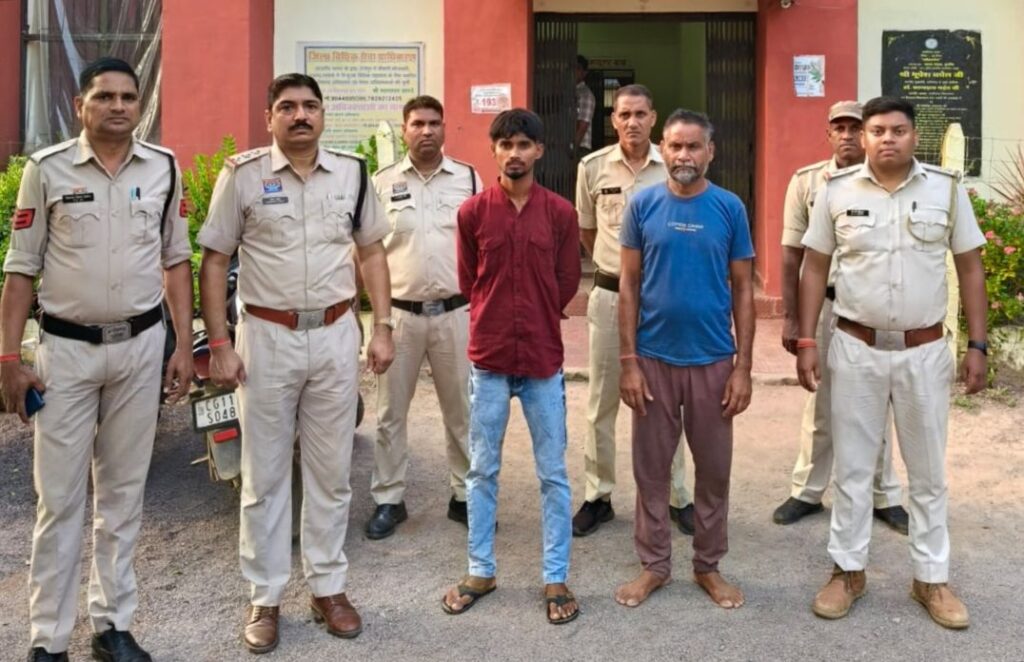 TI यादव की सक्रियता से अवैध रूप से रखी 90 लीटर महुआ शराब एवं ढाई क्विंटल महुआ लहान हुआ जप्त, अवैध शराब के कारोबारियो पर पुलिस का चल रहा कार्रवाई का डंडा, एसपी अंकिता शर्मा के निर्देशन में थाना प्रभारी सक्रिय, आबकारी वृत्त जैजैपुर का भी रहा सहयोग TI यादव की सक्रियता से अवैध रूप से रखी 90 लीटर महुआ शराब एवं ढाई क्विंटल महुआ लहान हुआ जप्त, अवैध शराब के कारोबारियो पर पुलिस का चल रहा कार्रवाई का डंडा, एसपी अंकिता शर्मा के निर्देशन में थाना प्रभारी सक्रिय, आबकारी वृत्त जैजैपुर का भी रहा सहयोग kshititech