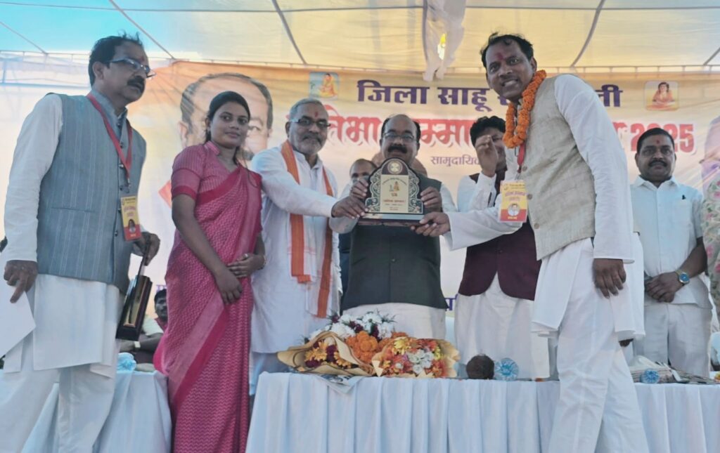 श्रेष्ठ शिक्षाविद के रूप में छत्तीसगढ़ के डिप्टी सीएम के हाथों सम्मानित हुए अनुनय कान्वेंट स्कूल शक्ति के चैयरमैन योगेश साहू, अनुनय कॉन्वेंट स्कूल की शिक्षा गुणवत्ता की भी प्रशंशा की उपमुख्यमंत्री जी ने, पूरे छत्तीसगढ़ प्रदेश में शक्ति के निजी क्षेत्र के अनुनय कान्वेंट स्कूल ने बोर्ड परीक्षाओं की मेरिट सूची में सर्वाधिक विद्यार्थी संख्या के साथ बनाया अपना स्थान श्रेष्ठ शिक्षाविद के रूप में छत्तीसगढ़ के डिप्टी सीएम के हाथों सम्मानित हुए अनुनय कान्वेंट स्कूल शक्ति के चैयरमैन योगेश साहू, अनुनय कॉन्वेंट स्कूल की शिक्षा गुणवत्ता की भी प्रशंशा की उपमुख्यमंत्री जी ने, पूरे छत्तीसगढ़ प्रदेश में शक्ति के निजी क्षेत्र के अनुनय कान्वेंट स्कूल ने बोर्ड परीक्षाओं की मेरिट सूची में सर्वाधिक विद्यार्थी संख्या के साथ बनाया अपना स्थान kshititech