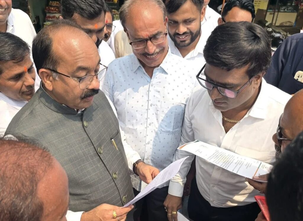 आत्मीय स्वागत- बाराद्वार आगमन पर उपमुख्यमंत्री जी का हुआ जोरदार स्वागत, नगर पंचायत के जन प्रतिनिधियों सहित चेंबर ऑफ कॉमर्स के भी पदाधिकारी रहे मौजूद, बाराद्वार से जैजैपुर सड़क निर्माण की रखी गई मांग, क्षेत्र में तेजी से होंगे विकास कार्य,उप मुख्यमंत्री जी ने दिया आश्वासन आत्मीय स्वागत- बाराद्वार आगमन पर उपमुख्यमंत्री जी का हुआ जोरदार स्वागत, नगर पंचायत के जन प्रतिनिधियों सहित चेंबर ऑफ कॉमर्स के भी पदाधिकारी रहे मौजूद, बाराद्वार से जैजैपुर सड़क निर्माण की रखी गई मांग, क्षेत्र में तेजी से होंगे विकास कार्य,उप मुख्यमंत्री जी ने दिया आश्वासन kshititech