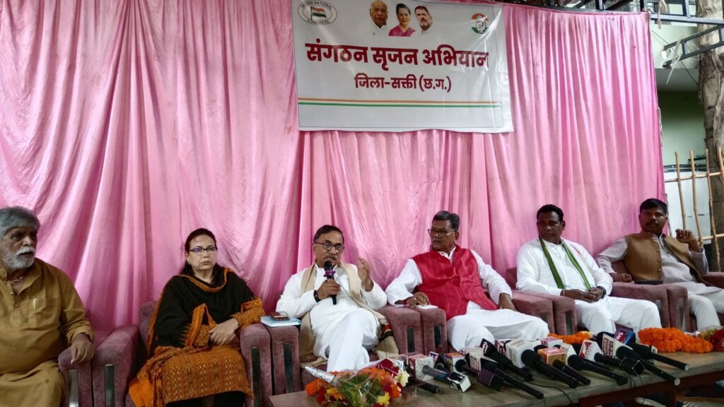 योग्य व्यक्ति के हाथों में होगी शक्ति जिले में कांग्रेस की कमान,अलीगढ़ से पधारे पूर्व विधायक ने किया स्पष्ट, कहा ईमानदार एवं सक्रिय लोगों को बनाया जाएगा जिला अध्यक्ष, नेता प्रतिपक्ष महंत ने भी इशारे इशारे में कहा- मेरी भी नहीं चलने वाली जिला अध्यक्ष चयन में योग्य व्यक्ति के हाथों में होगी शक्ति जिले में कांग्रेस की कमान,अलीगढ़ से पधारे पूर्व विधायक ने किया स्पष्ट, कहा ईमानदार एवं सक्रिय लोगों को बनाया जाएगा जिला अध्यक्ष, नेता प्रतिपक्ष महंत ने भी इशारे इशारे में कहा- मेरी भी नहीं चलने वाली जिला अध्यक्ष चयन में kshititech
