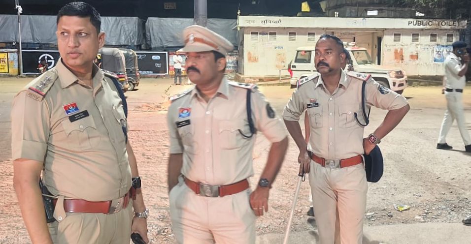 शक्ति पुलिस ने दीपावली पर्व पर शहर एवं आम जनता की सुरक्षा के लिए करी गश्त एवम शहर में पैदल मार्च पर निकली पुलिस टीम,विभिन्न चौक-चौराहों में लगातार पुलिस की हो रही पेट्रोलिंग,TI लखन पटेल ने कहा- दीपावली पर्व पर विशेष चौकसी है पुलिस की शक्ति पुलिस ने दीपावली पर्व पर शहर एवं आम जनता की सुरक्षा के लिए करी गश्त एवम शहर में पैदल मार्च पर निकली पुलिस टीम,विभिन्न चौक-चौराहों में लगातार पुलिस की हो रही पेट्रोलिंग,TI लखन पटेल ने कहा- दीपावली पर्व पर विशेष चौकसी है पुलिस की kshititech
