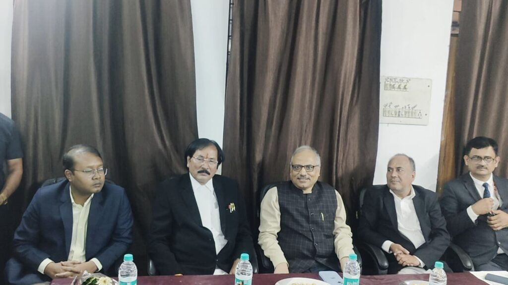 शक्ति को मिलेगी एक और बड़ी सौगात- हाईकोर्ट के चीफ जस्टिस रमेश सिन्हा पहुंचे शक्ति, अधिवक्ताओं की मांग पर शक्ति को सिविल जिला बनाने का दिया आश्वासन, कलेक्टर तोपनो भी रहे मौजूद, जिला अधिवक्ता संघ के कार्यकारी अध्यक्ष संजय अग्रवाल ने दिया अनुरोध पत्र शक्ति को मिलेगी एक और बड़ी सौगात- हाईकोर्ट के चीफ जस्टिस रमेश सिन्हा पहुंचे शक्ति, अधिवक्ताओं की मांग पर शक्ति को सिविल जिला बनाने का दिया आश्वासन, कलेक्टर तोपनो भी रहे मौजूद, जिला अधिवक्ता संघ के कार्यकारी अध्यक्ष संजय अग्रवाल ने दिया अनुरोध पत्र kshititech